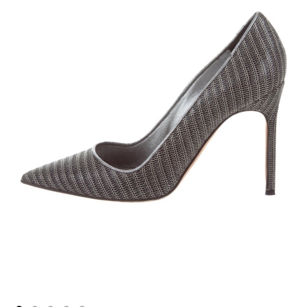 Like New Gray Textured Pointed-Toe Heels